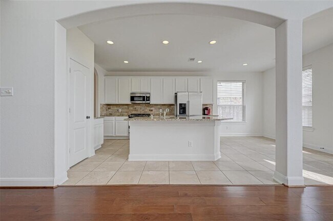 Building Photo - 71 N Rocky Point Cir