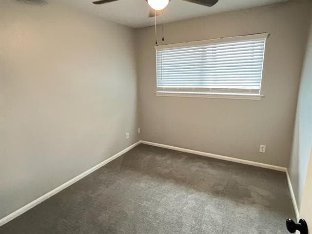 Building Photo - 4814 Lovell Ave
