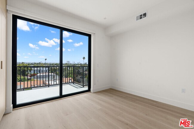 Building Photo - 1808 Lincoln Blvd