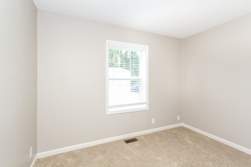 Building Photo - 5225 Milhaven Ln
