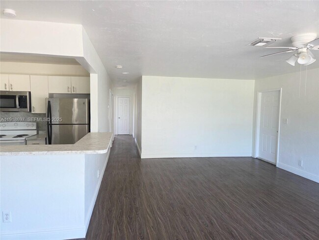 Building Photo - 5200 NW 18th Ct