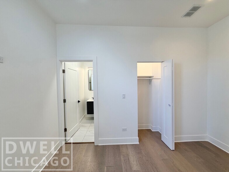 Building Photo - 452 N Racine Ave