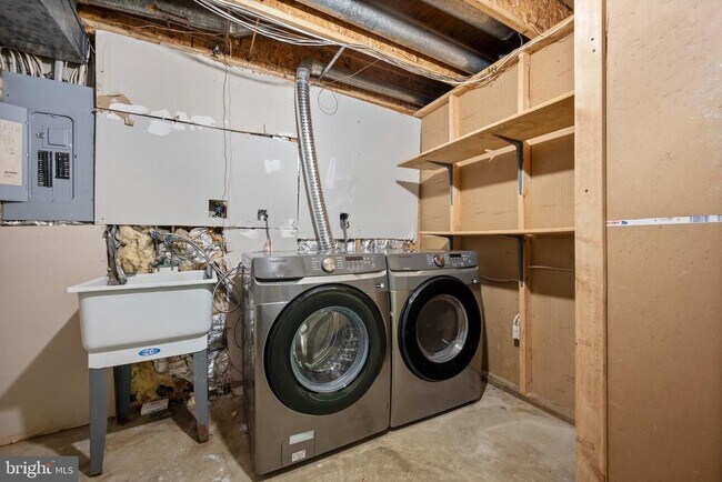 Building Photo - 8217 Township Dr