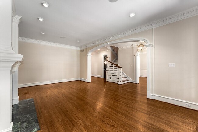 Building Photo - 3901 Hanover St