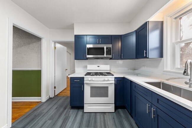 Building Photo - 8142 S Yates Blvd