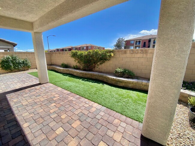 Building Photo - STUNNING 2 STORY HOME 3 BEDROOM/2.5 BATHROOM