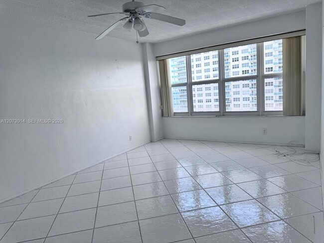 Building Photo - 4010 Galt Ocean Dr