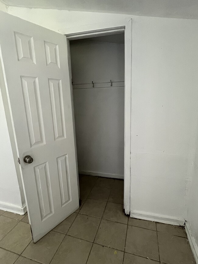 Building Photo - 1720 Fairway St