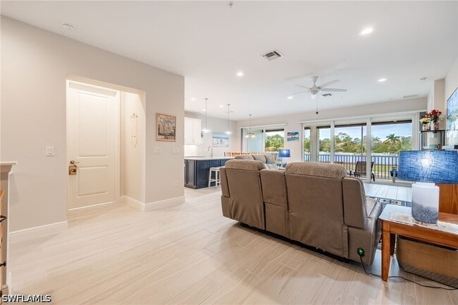 Building Photo - 2555 Seychelles Dr