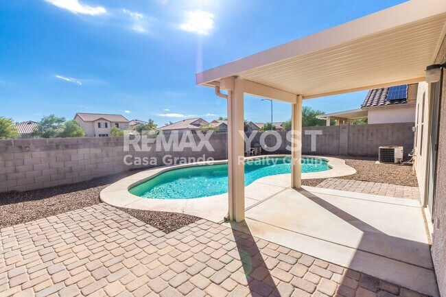 Building Photo - Splash Into Easy Living!