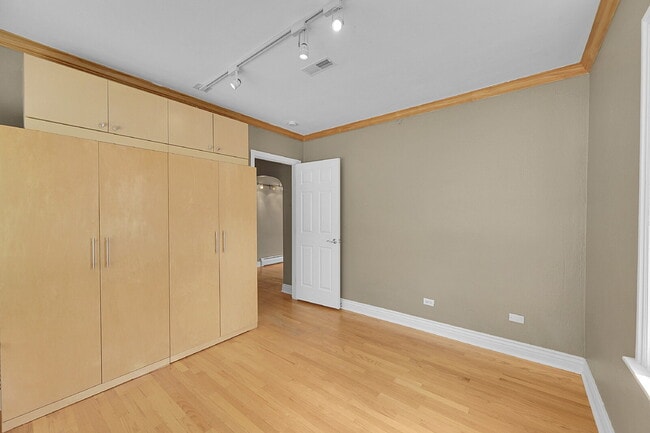 Building Photo - $3,195, 3-bed, 3-bath located in Denver wi...