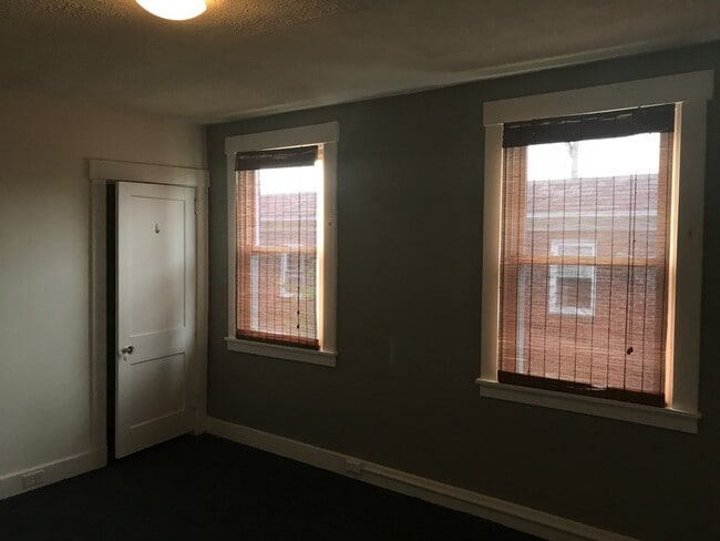 Building Photo - UPDATED SQUIRREL HILL HOUSE, AMAZING LOCATION AVAILABLE AUGUST!