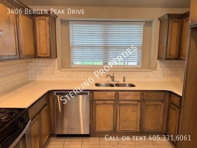 Building Photo - 3406 Bergen Peak Dr