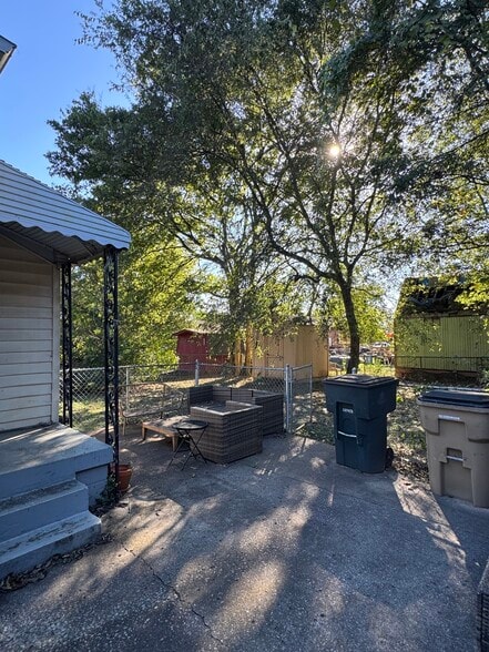 back patio / backyard - 1725 26th Ave N