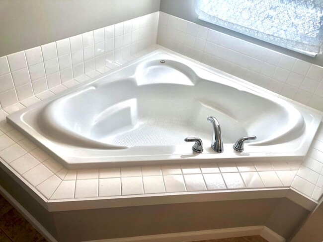 Building Photo - 2916 Abbey Knoll Dr