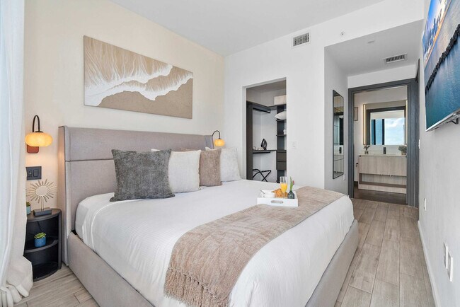 Building Photo - 398 NE 5th St