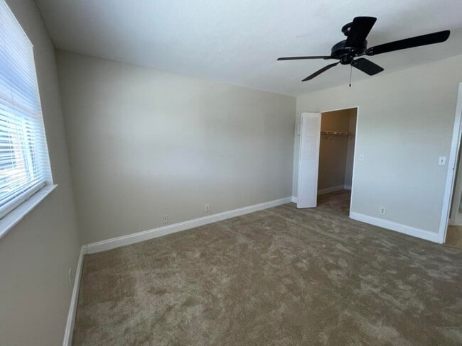 Building Photo - 472 Saxony Way