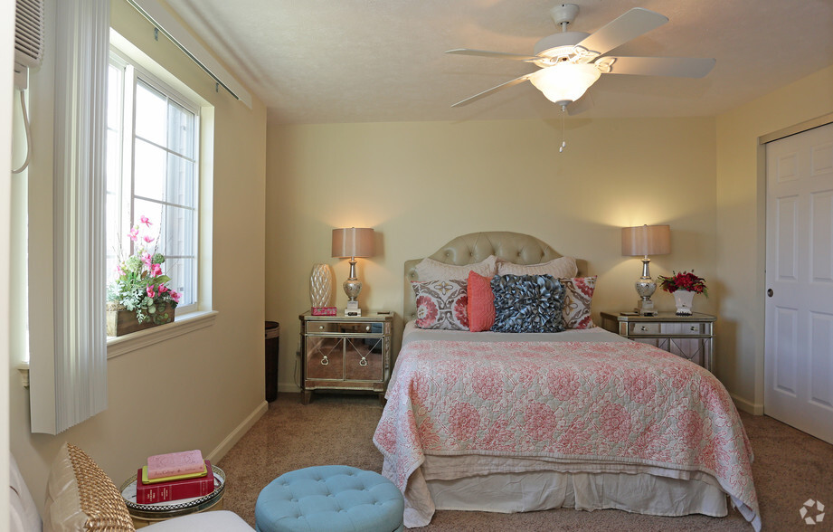 Master Bedroom - Aspen Springs Apartments