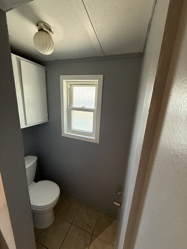 Building Photo - 3719 Fountain Cir