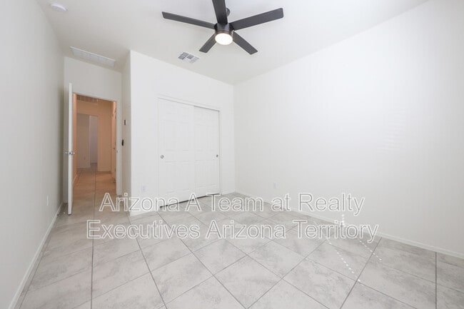 Building Photo - 4466 S Sunrise Bluff Way