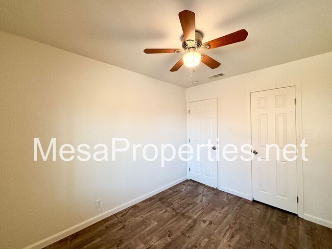 Building Photo - 820 Caliente Dr