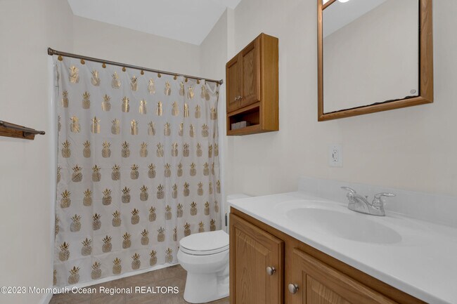 Building Photo - 374.5 W Park Ave