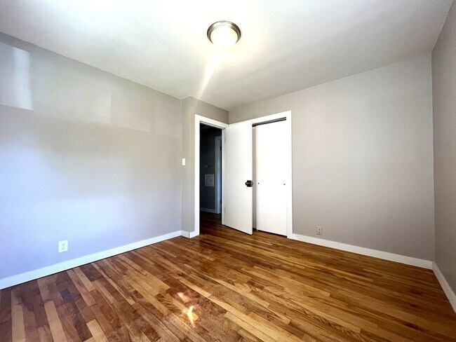 Building Photo - 8919 W Hampton Ave