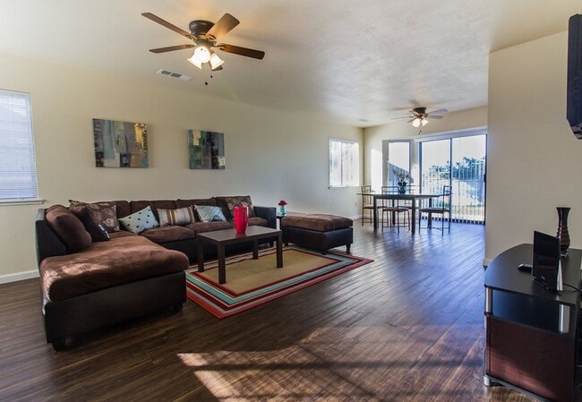 Building Photo - Recently Updated 4 Bedroom Home with RV Parking