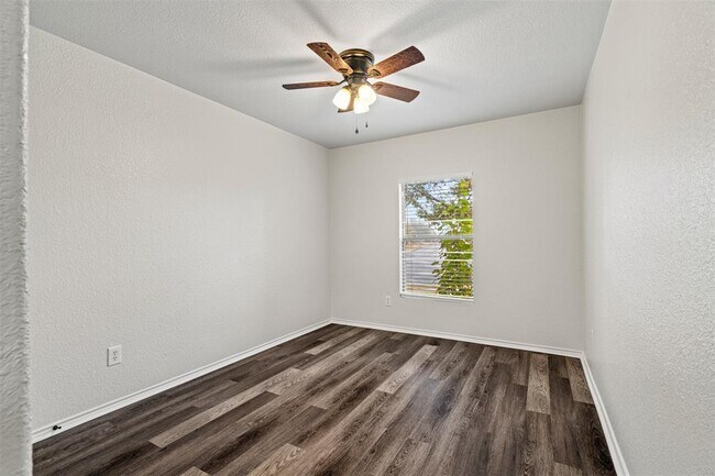 Building Photo - 206 Wells Bend