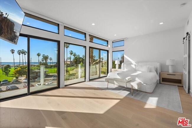 Building Photo - 6730 Esplanade St