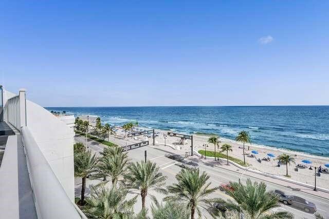 Building Photo - 3101 Bayshore Dr