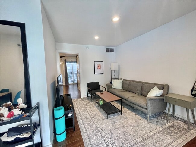 Building Photo - 412 Pacific St