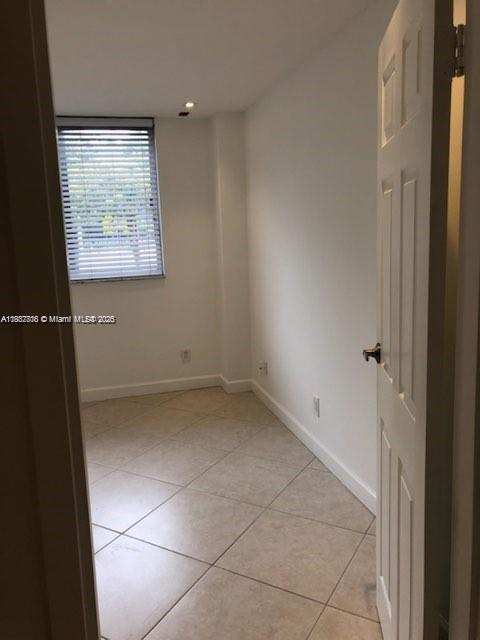 Building Photo - 2715 Tigertail Ave