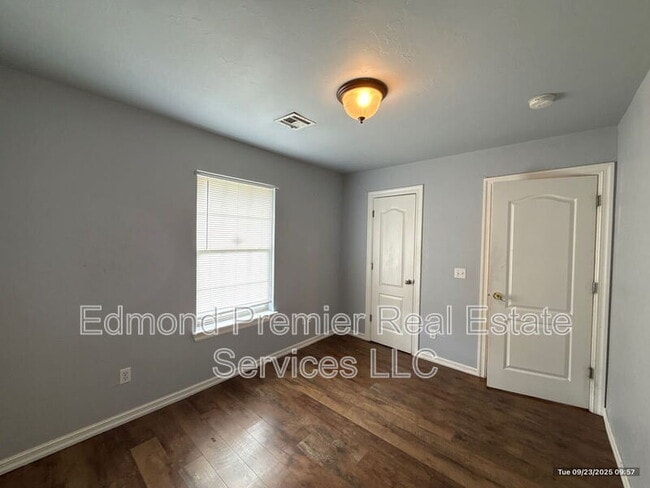 Building Photo - 344 NW 121st St