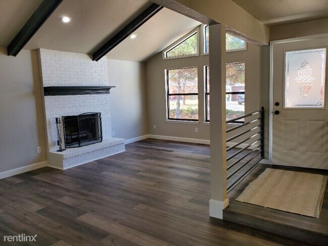 Building Photo - 5 br, 3 bath House - 596 Creekside Ct