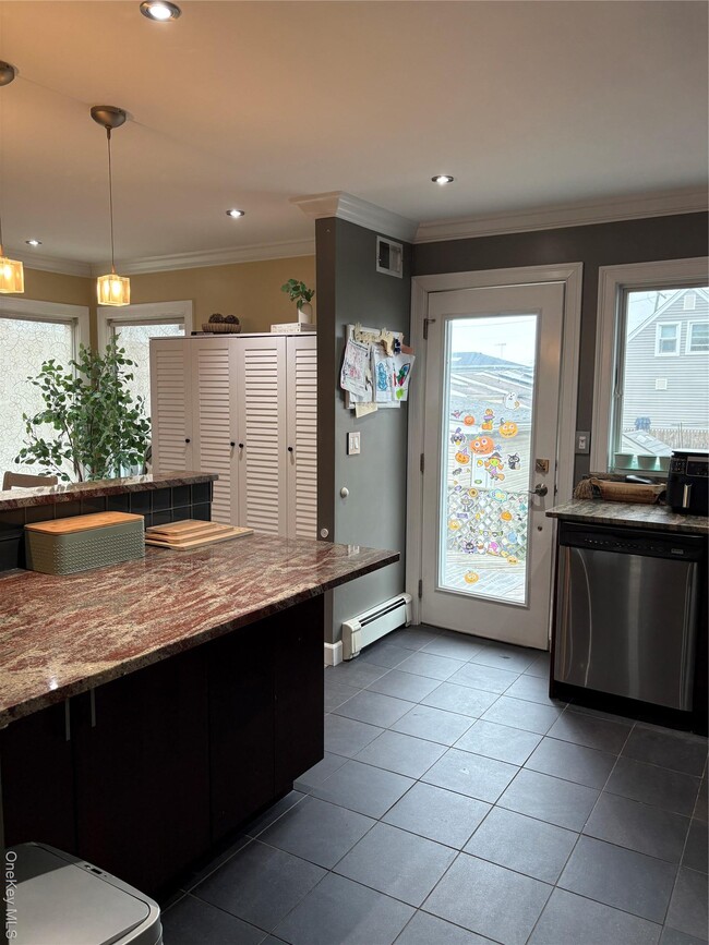 Building Photo - 3610 Ionia St