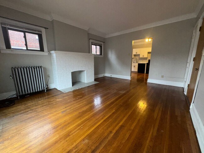 Building Photo - 2773 Hampshire-Unit 8