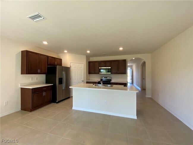 Building Photo - 1913 NW 24th Pl