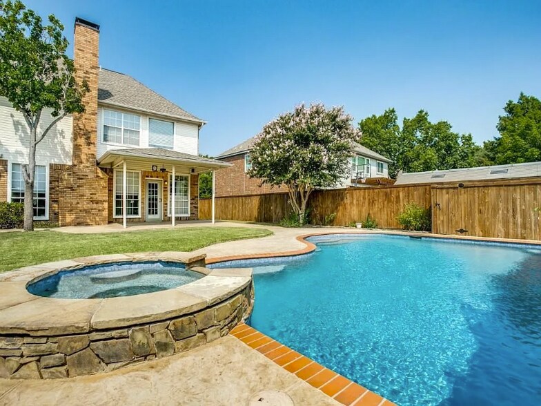 Building Photo - 4010 Crestwood Dr