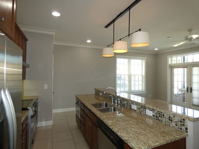 Building Photo - Downtown Pensacola Condo