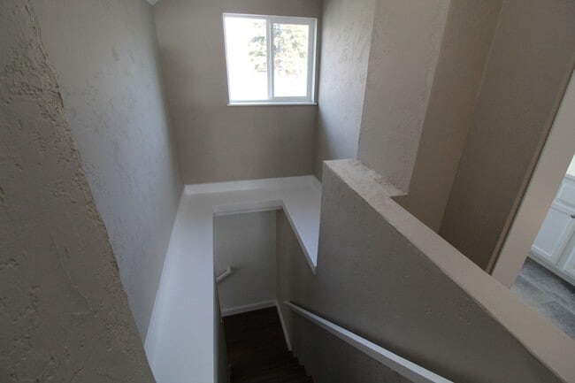 Building Photo - 2317 E Hartson Ave