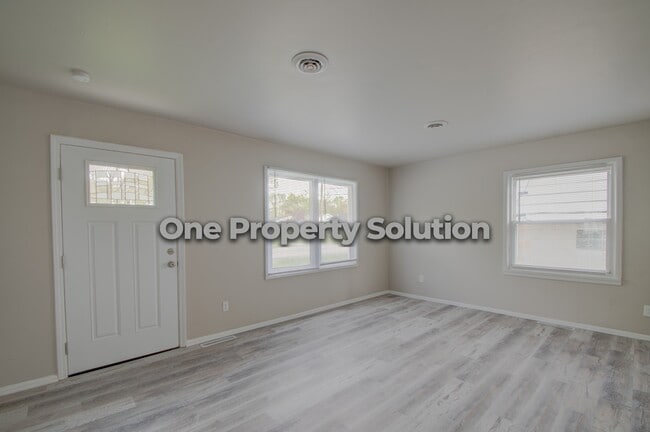 Building Photo - 1062 Hovey St