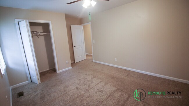 Building Photo - 125 Teakwood Ln