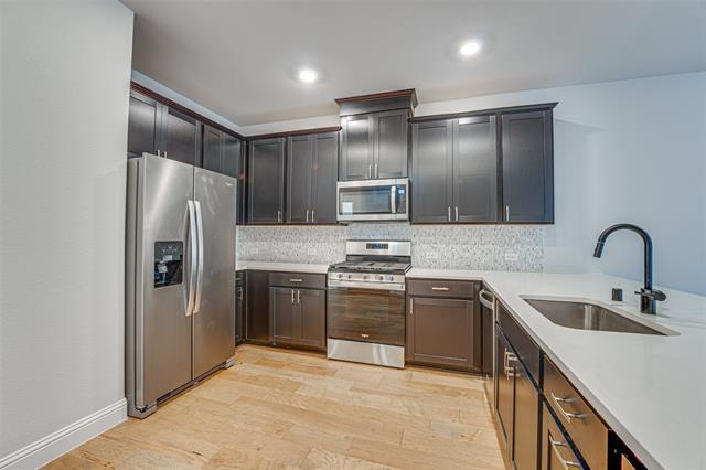 Building Photo - 7849 Bayside Dr