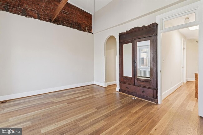 Building Photo - 14 Seaton Pl NW