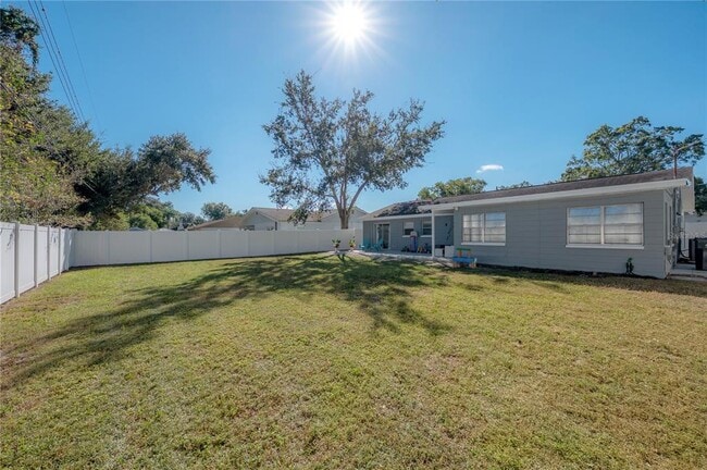 Building Photo - 2523 Lake Ellen Cir