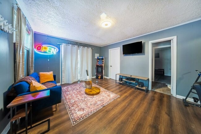 Building Photo - 2513 Greenvale Rd