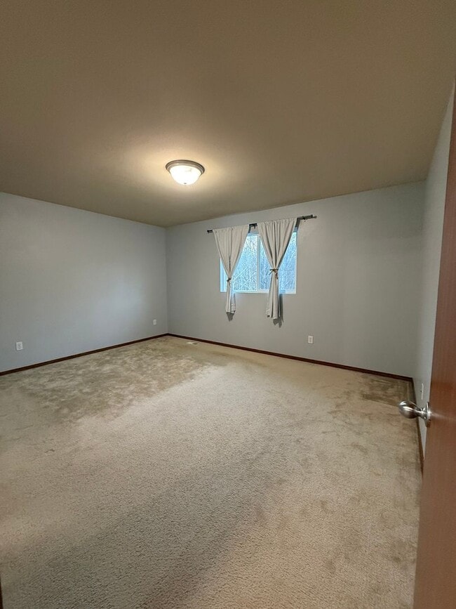 Building Photo - 15717 26th Ave W