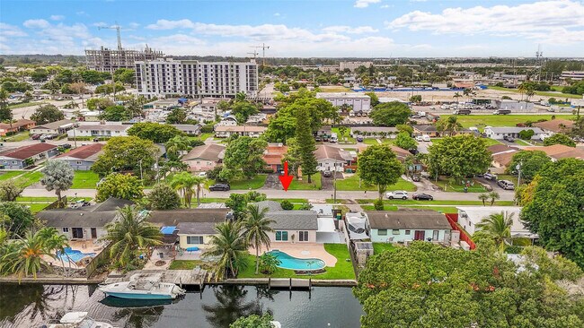 Building Photo - 4710 SW 43rd Ave