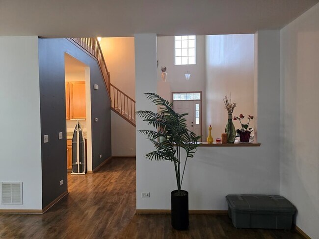 Building Photo - 549 S Jade Ln